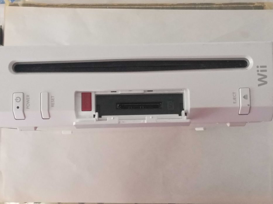 Nintendo Wii приставка в рабочем состоянии.