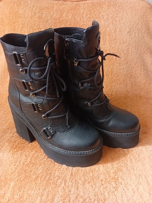 Ботинки на высокой платформе кожаные,размер 39