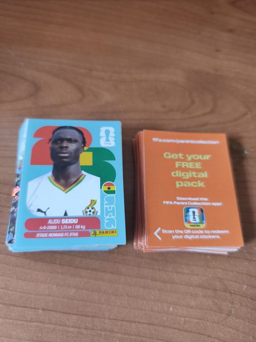 Caixa de repetidos nova mais 106 cromos mundial 2026 Panini e 55 digitais