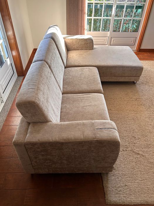 Sofá beje com Chaise longue