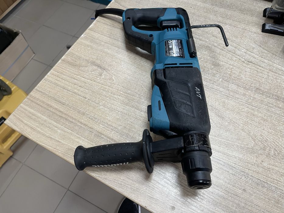 Makita HR2641 / перфоратор Макіта 800W 2.4J