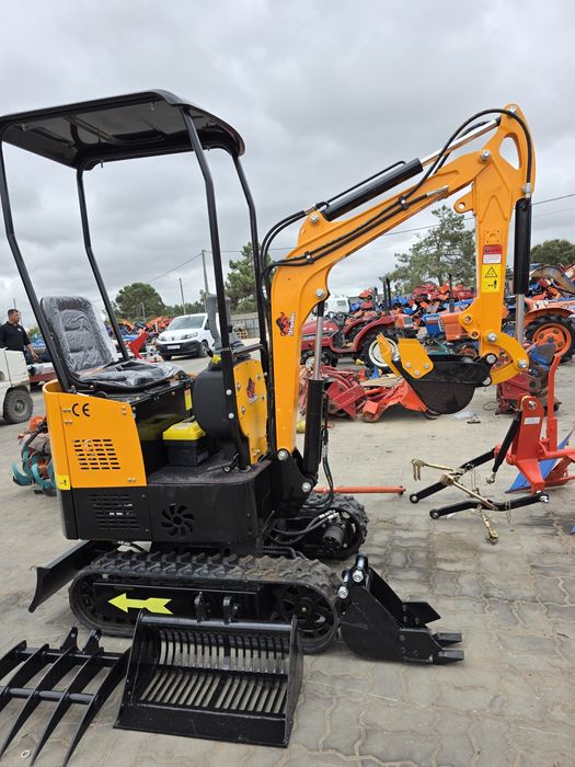 Mini Escavadora TRS HT12 – Promoção Final de Ano – 3 Baldes Incluídos