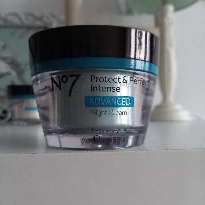 No7 krem na noc przeciwsarzeniowy Protect & Perfect Intense Advanced