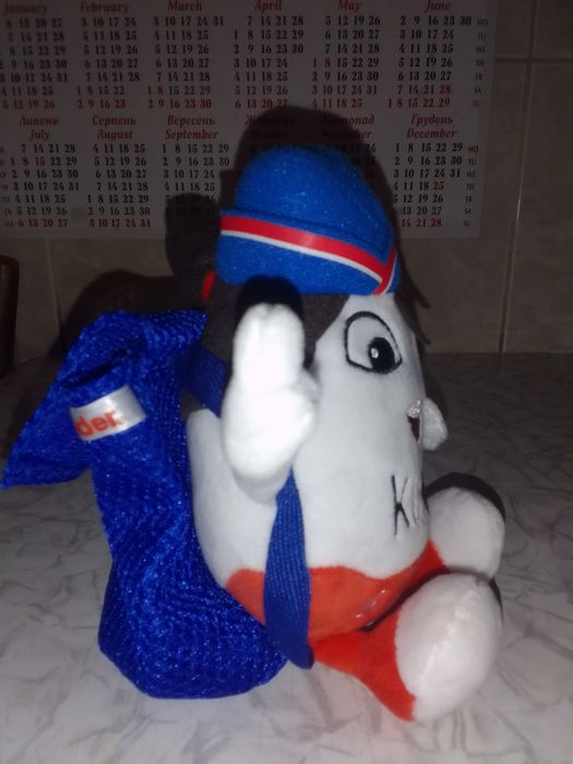 М'яка іграшка від Kinder