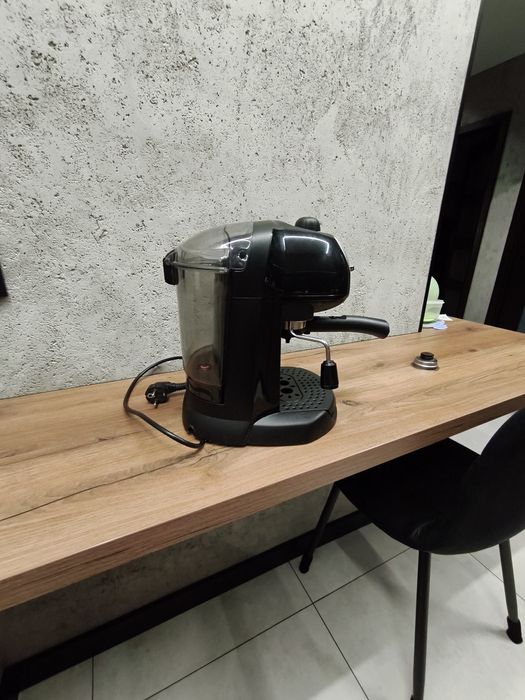 Ekspres ciśnieniowy De’Longhi EC200CD.B