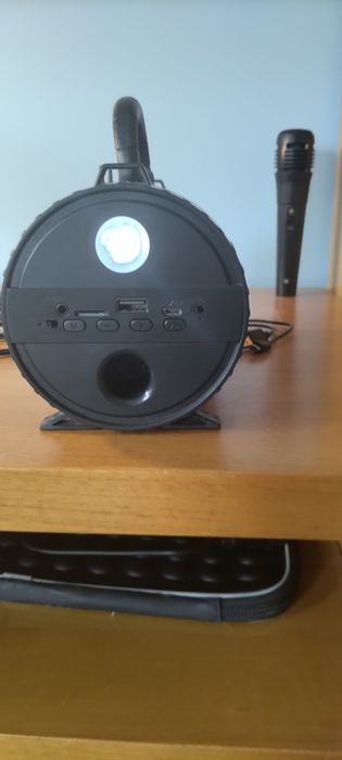 Speaker with Microphone and USB Charging Cable64409507429635120