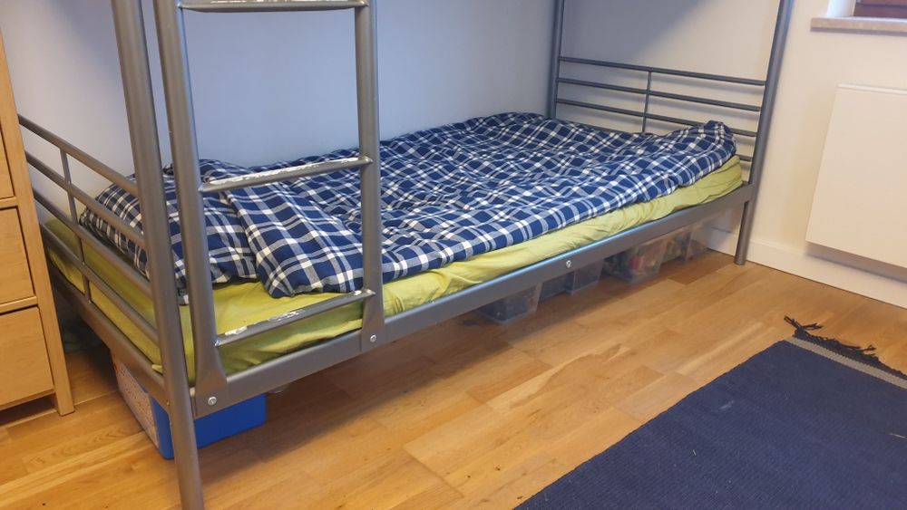 Łóżko piętrowe Ikea Svarta + 2materace