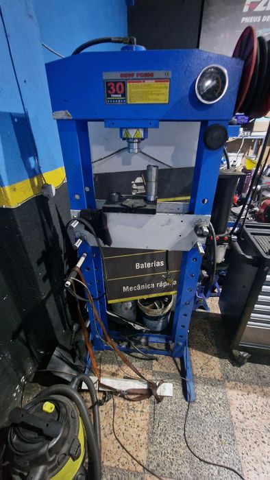 Vendo recheio de oficina pneus