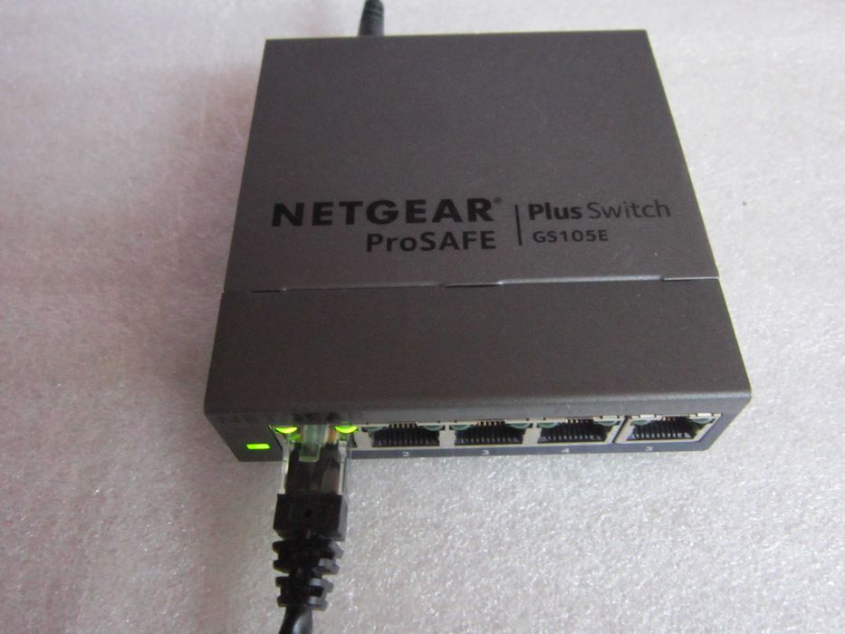 Switch NETGEAR GS105Ev2 Gigabit Ethernet 5 portów Zarządzalny sprawny