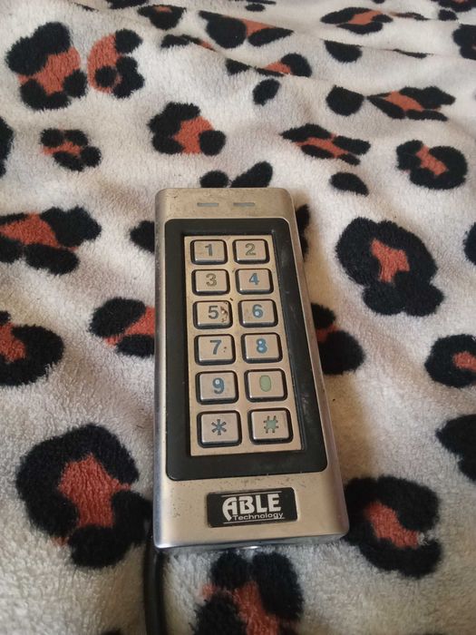 Кодовий замок трохі кнопкі протерті