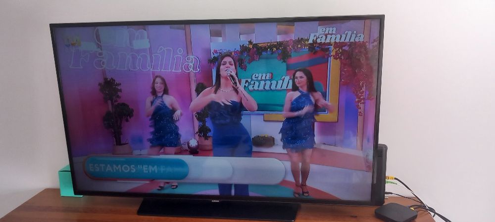TV Samsung preta.