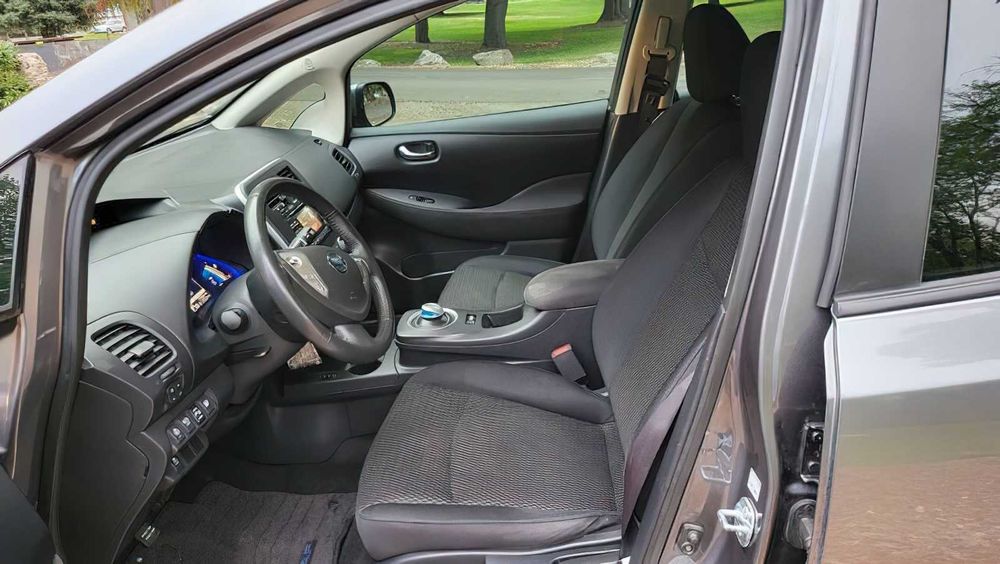 Nissan LEAF S      2015