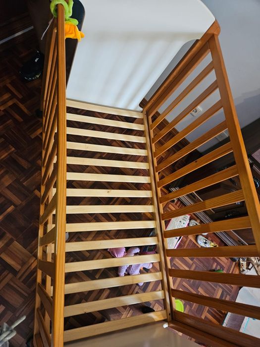 Berço de madeira de bebe