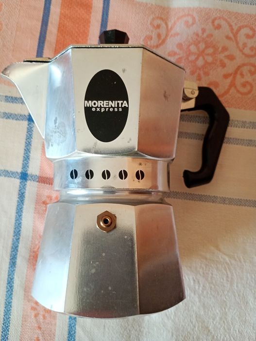 Італійська гейзерна кавоварка Bialetti.