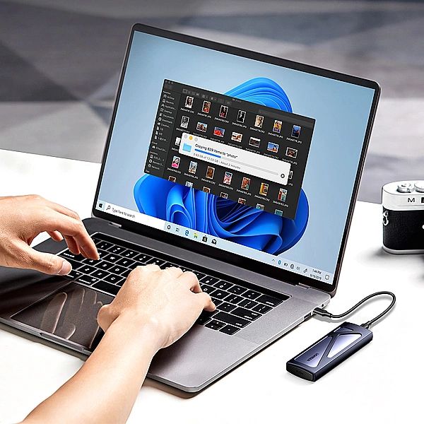 Obudowa Ugreen CM578, 15512 na dysk M.2 NVMe 10Gbps - czarna + kabel U