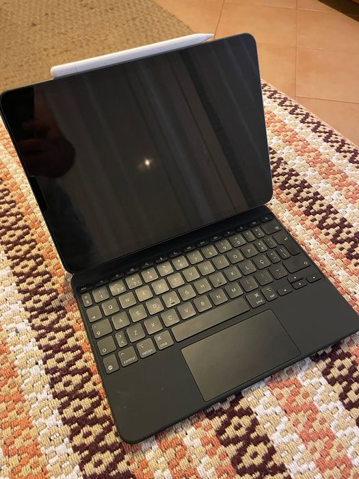 Vendo iPad Air 4ª geração 10,9 + Apple Magic Keyboard + Apple Pencil