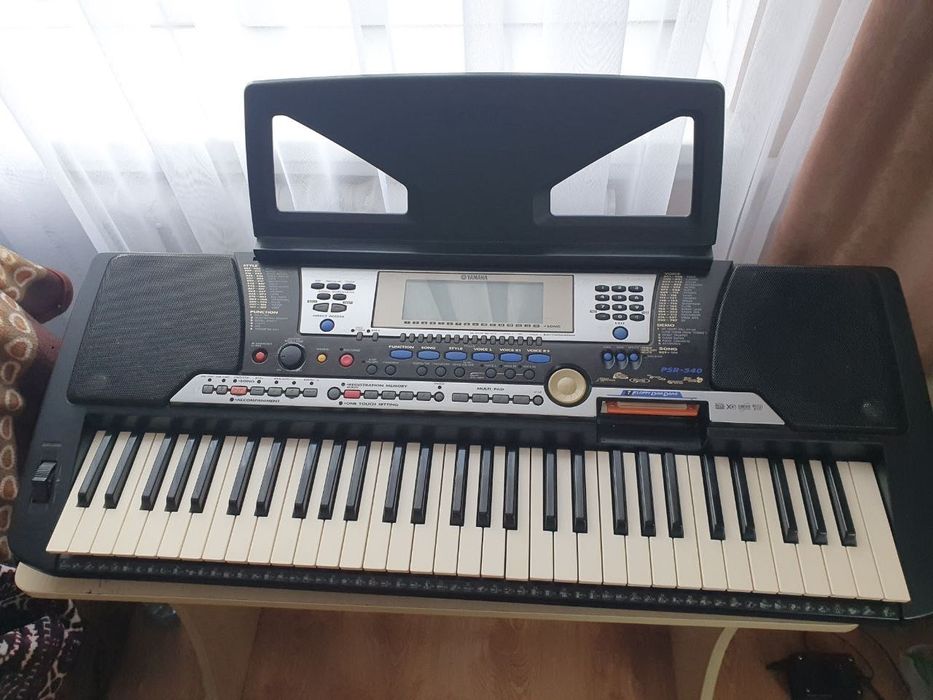 Синтезатор Yamaha PSR-540 + підставка