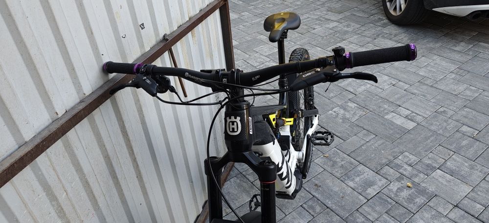Rower elektryczny husgwarna HC2 Hard Cross
