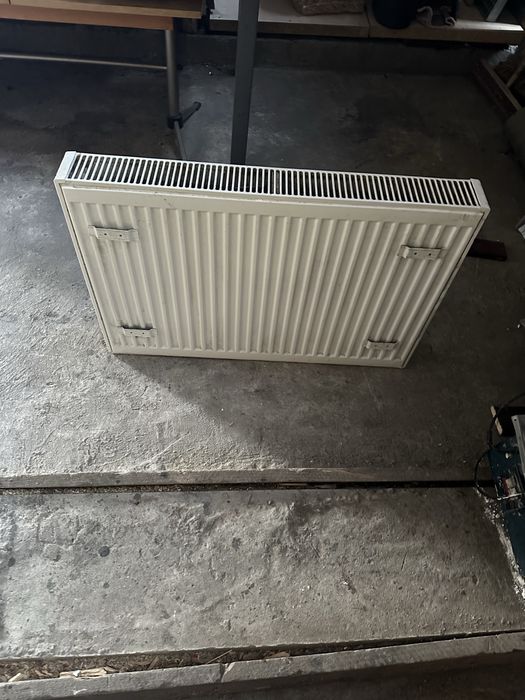 Sprzedam  Grzejnik  bialy