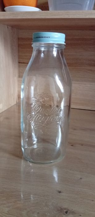 Ozdobna butelka ze zdobieniami