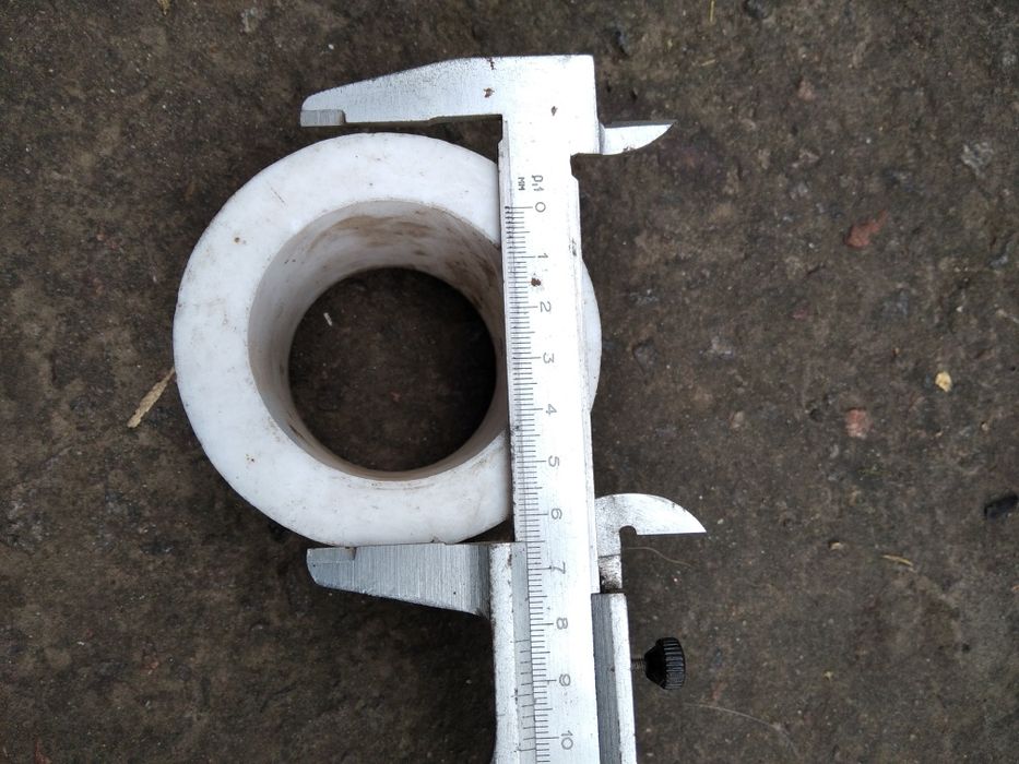 Обміняю або продам фторопластові втулки.