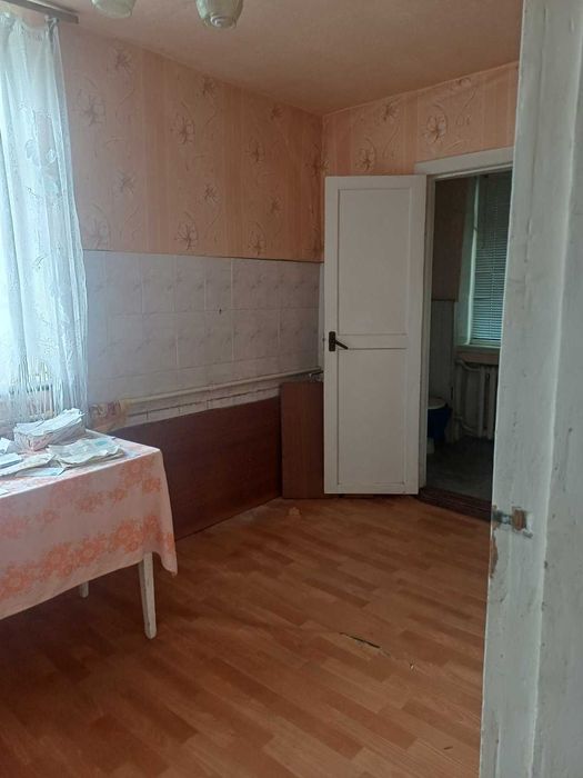 Продам в с.Буди ,частину будинку.