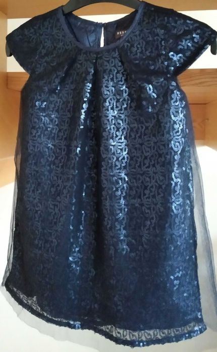 Piękna cekinowa sukienka rozmiar 104