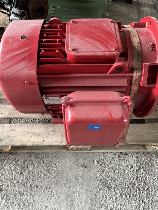 Silnik elektryczny  3 fazy  75 KW
