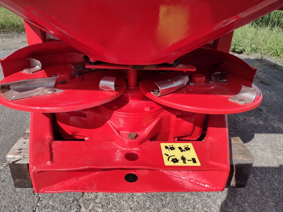 Rozsiewacz Rauch, 800 litrów, jak nowy