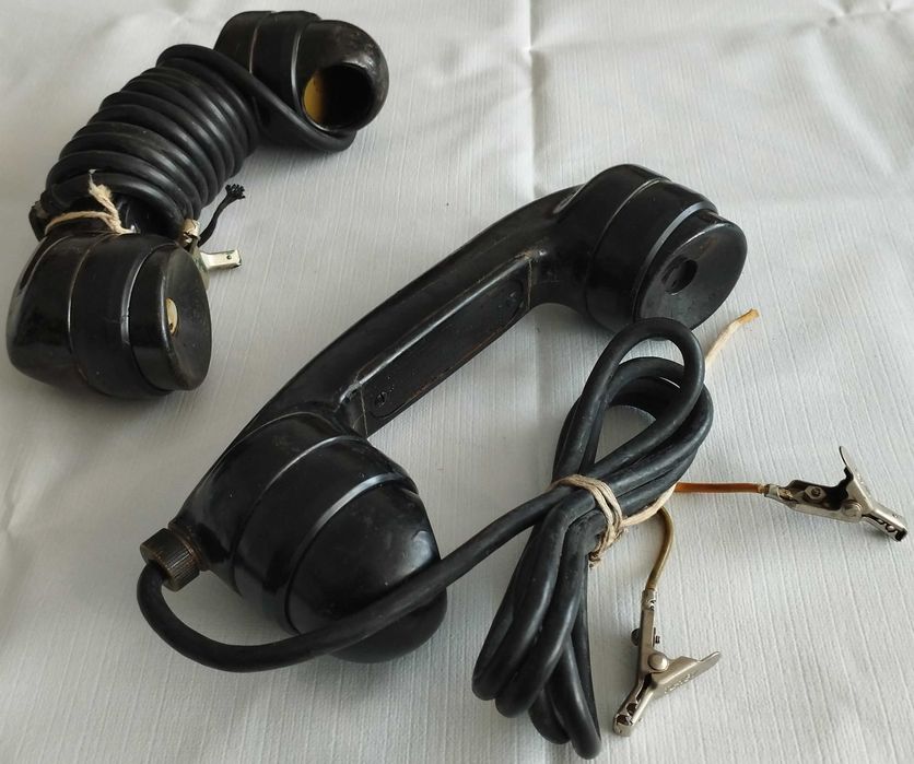 Amerykański telefon polowy typu TS10.