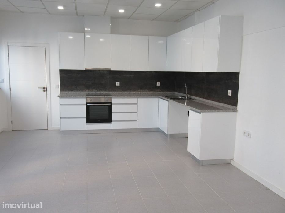 T2 na Avenida 25 de Abril – Cacilhas (105 m2 + Metro à porta)