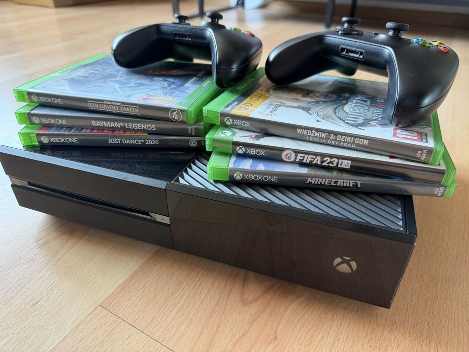 Xbox One 500 GB + 2 pady +Kinect + 6 gier | Wiedźmin 3, FIFA 23, Minecraft