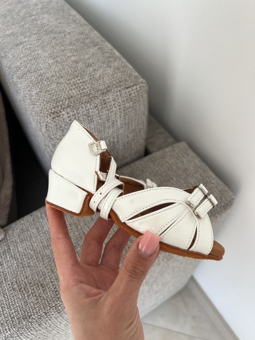 Нові туфлі для бальних танців