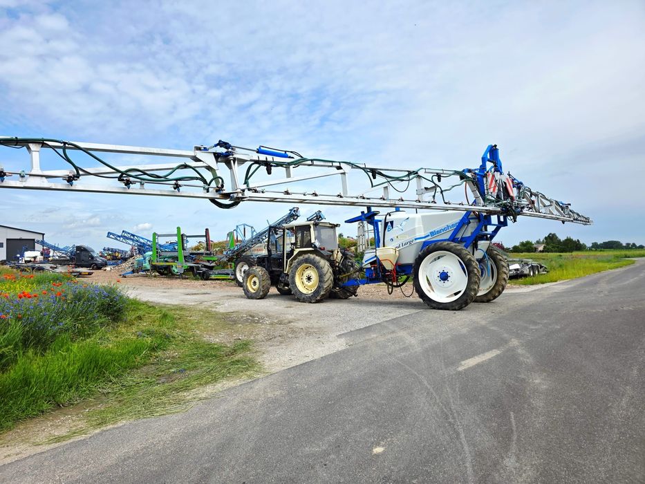 OPRYSKIWACZ ciągany Kuhn BLANCHARD Grand Large 3200 28m/27m/24m
