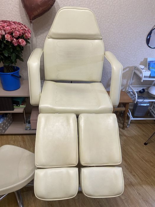 Срочно!!!Крісло-кушетка для педикюру , масажу