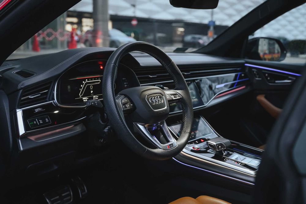 AUDI RSQ8 600KM HAK Wynajem Wypożyczalnia Samochodów Lotnisko Hotel