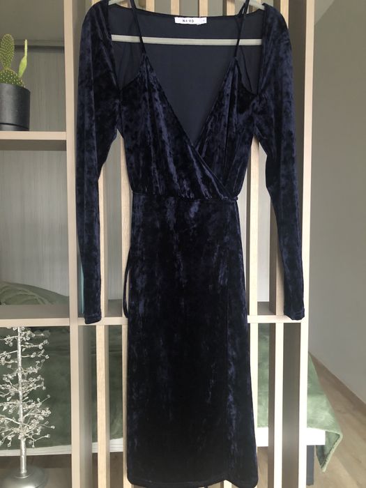 Sukienka midi welurowa aksamitna NA-KD Karnawał Wesele