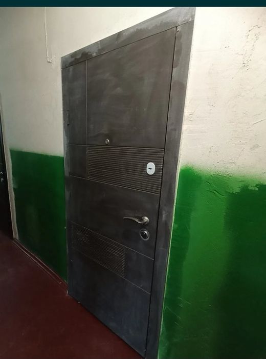 Продається дві  кімнати в комунальній квартирі