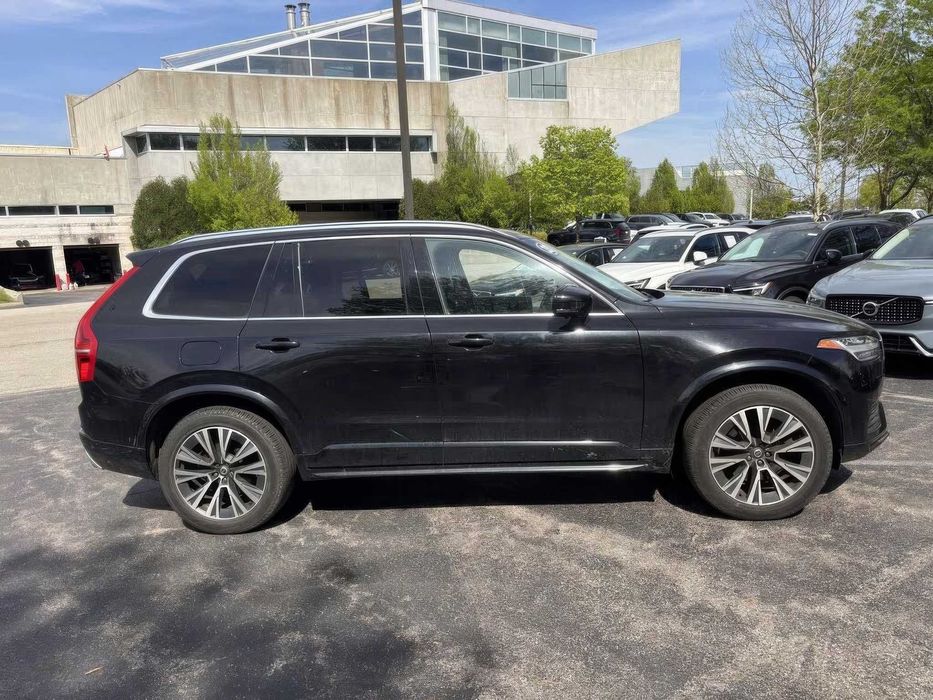 Volvo XC90      2021