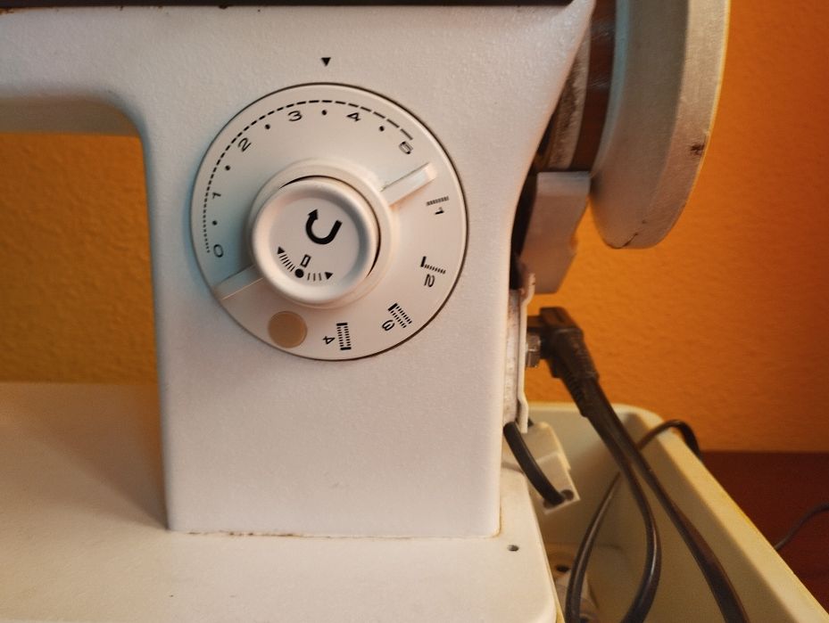Máquina de costura Singer modelo 968 usada