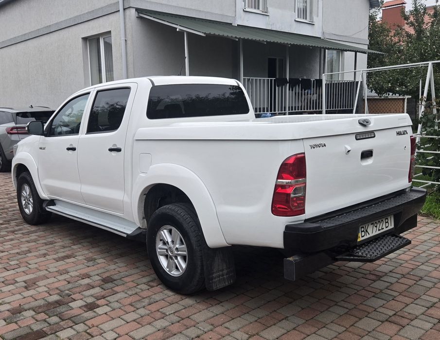 Продам Toyota Hilux 2013