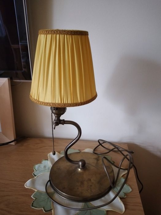 Stara stylowa lampa mosiężna biurkowa