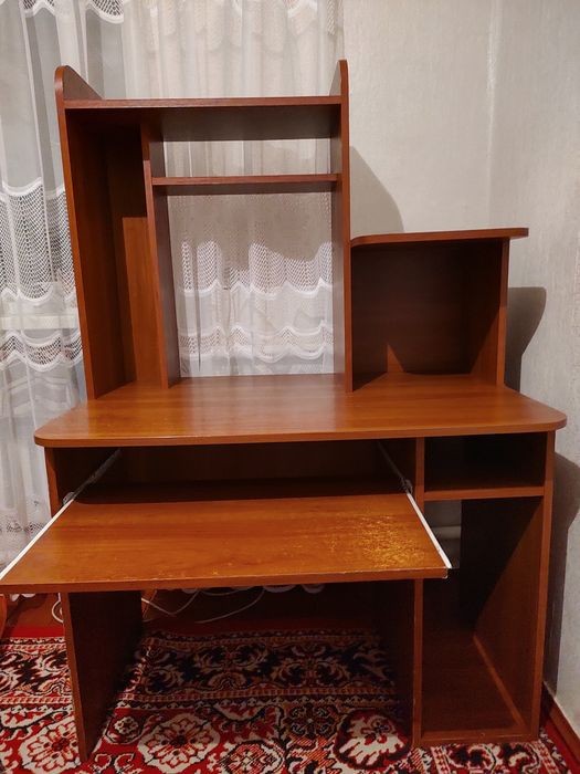 Продається комп'ютерний стіл