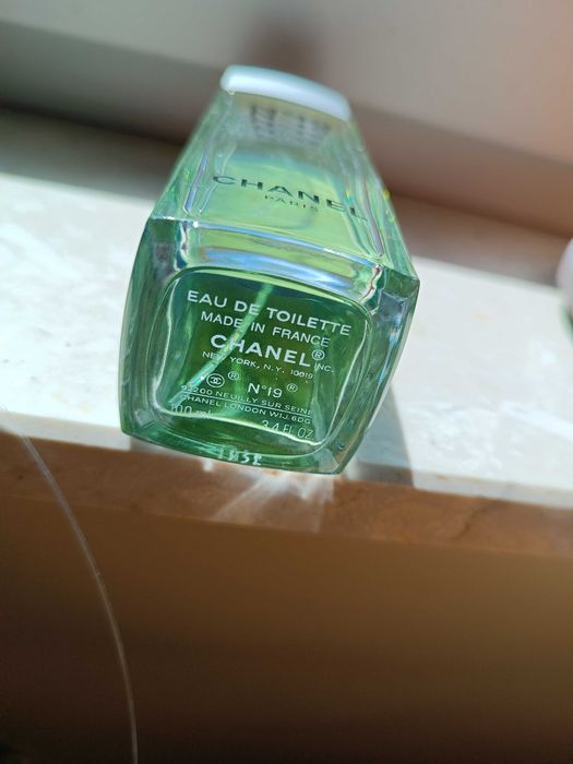 2本セット　CHANEL N°19 Eau de Toilette 100ml 2本セット CHANEL N°19 Eau de Toilette 100ml Amazon.com