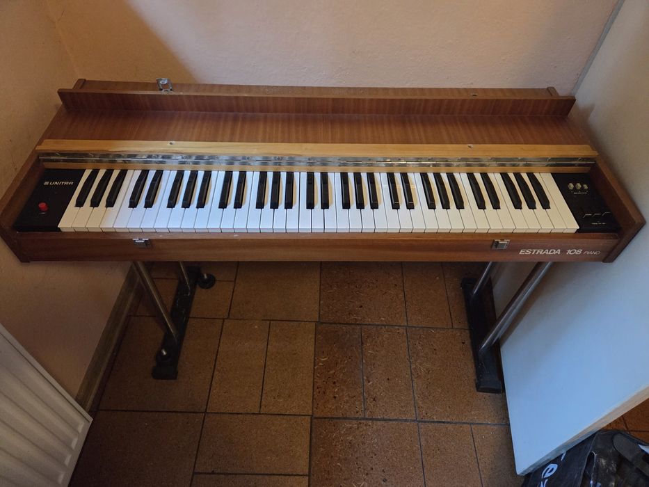 Syntezator pianino Unitra Estrada 108 + głośnik + stojak do nut