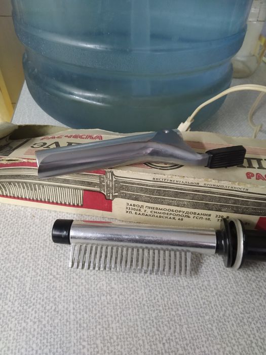 Электрощепцы. И расческа.