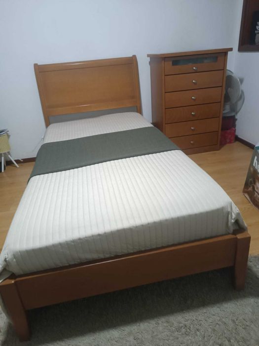 Recheio para quarto (2 camas de solteiro + 1 cómoda/camiseiro)