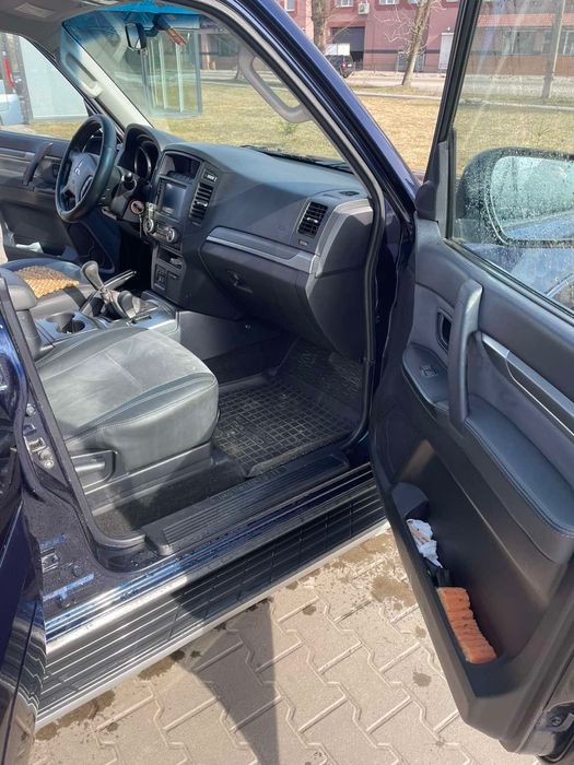 Продам Mitsubishi Pajero 2010