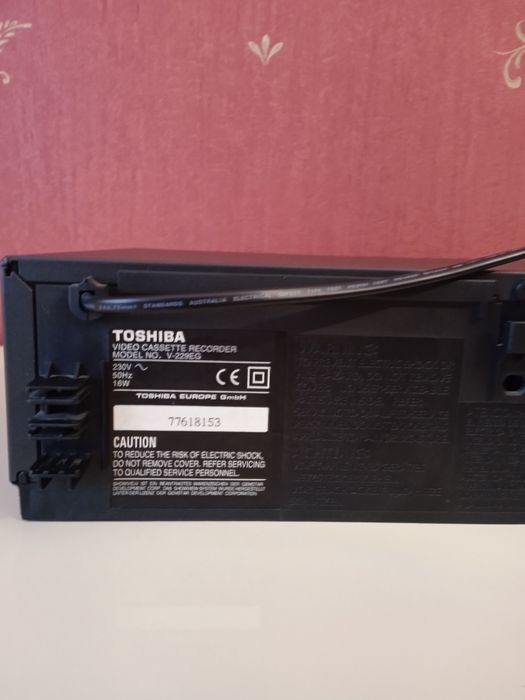Відеомагнітофон касетний Toshiba V-229EG