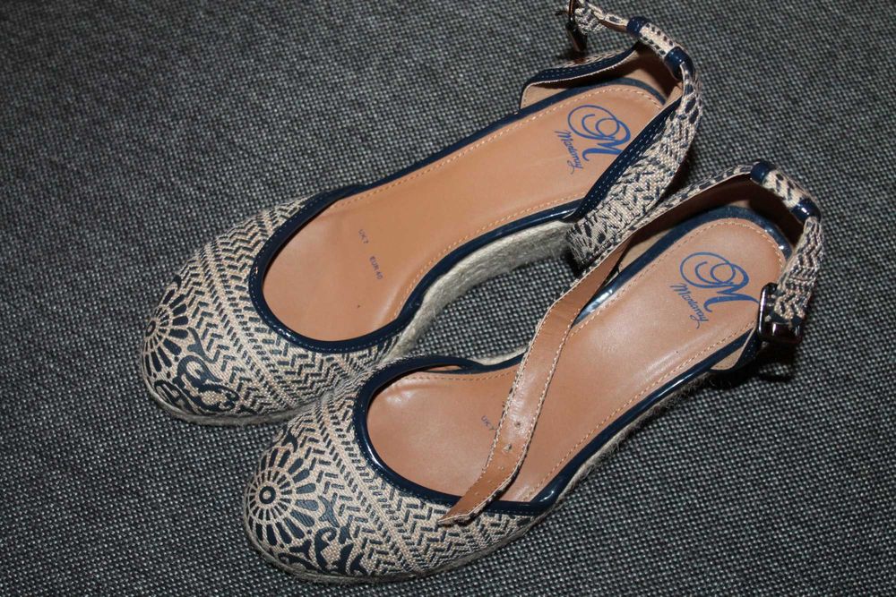 Buty na koturnie Mantaray
